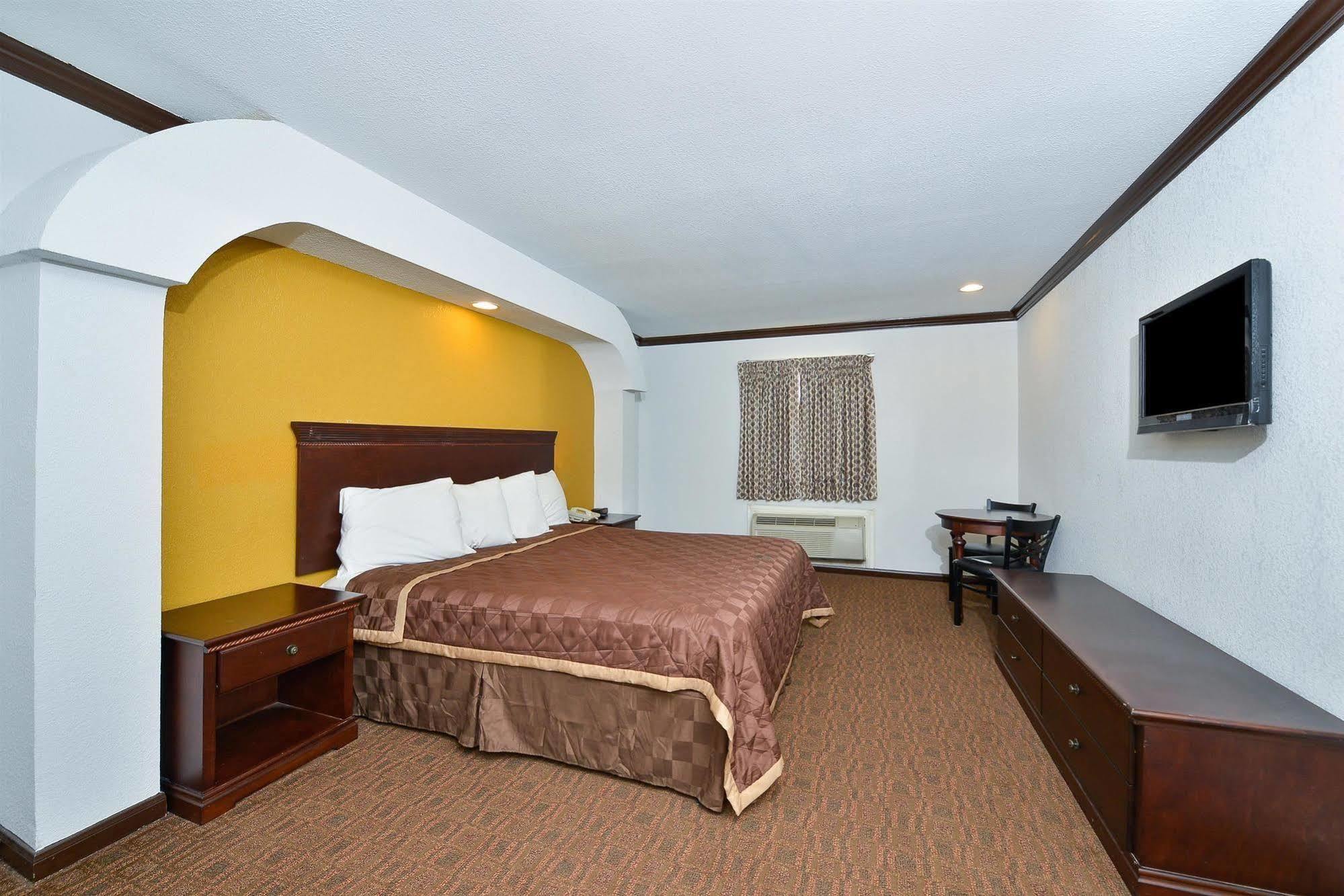 Americas Best Value Inn & Suites Brenham Exterior foto